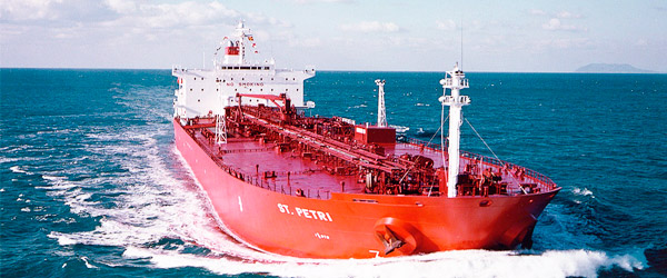 Rotes Tankschiff 'St. Petri' auf See